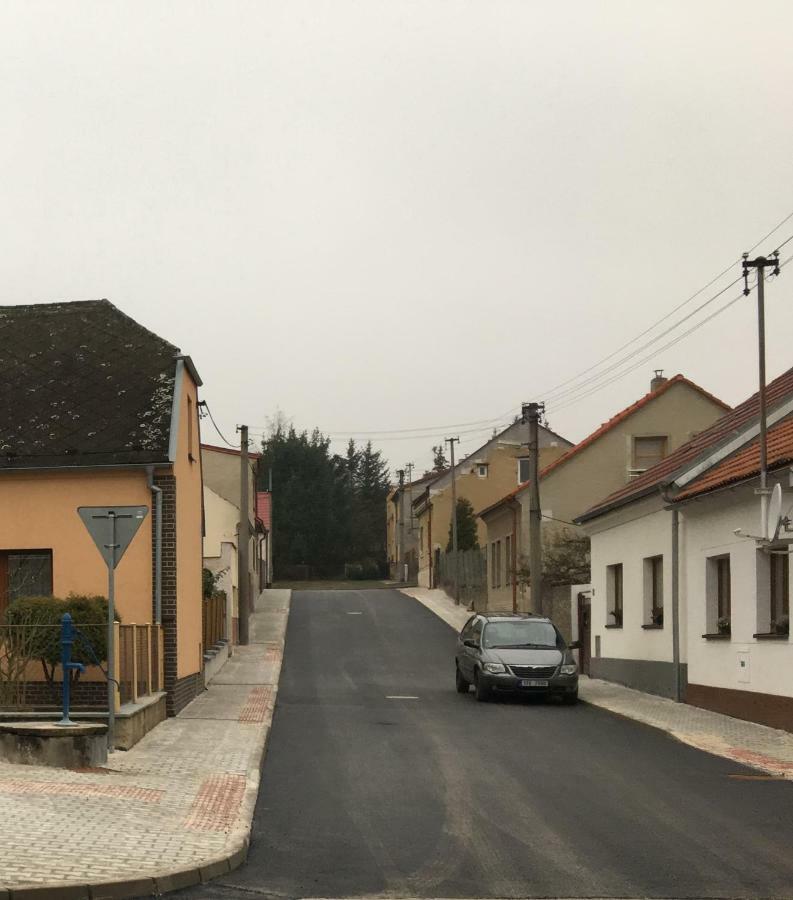 Podkroví s koupelnou Svinarov Exteriér fotografie